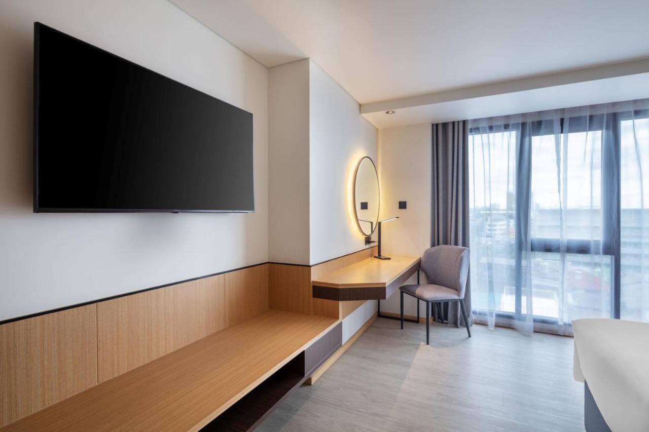 Best Western Click Sathorn 11 Bangkok Exterior photo